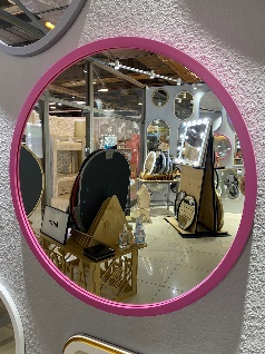 Круглое зеркало в розовой раме МДФ