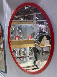 Зеркало овальное в красной раме из МДФ