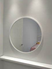 Круглое зеркало в белой раме МДФ
