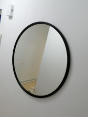 Круглое зеркало в черной раме МДФ