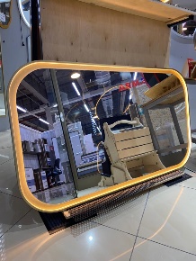 Зеркало с закругленными углами с внутренней парящей led подсветкой в раме из МДФ