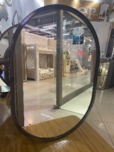 Капсульное зеркало в деревянной раме МДФ