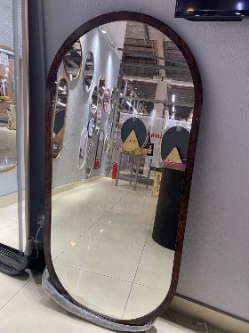 Капсульное зеркало в деревянной раме МДФ