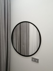 Круглое зеркало в черной раме МДФ
