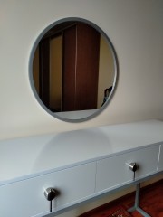 Круглое зеркало в серебристой раме МДФ