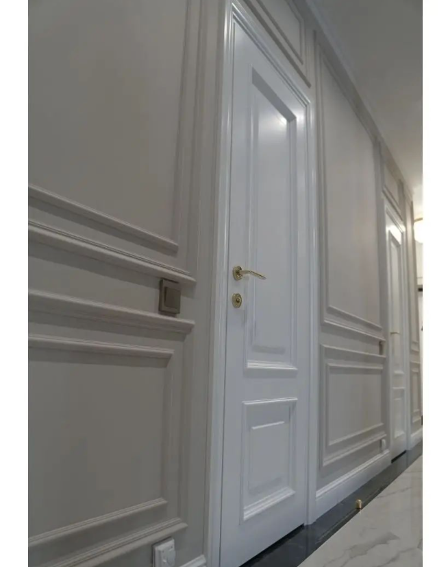 Межкомнатная дверь белого цвета