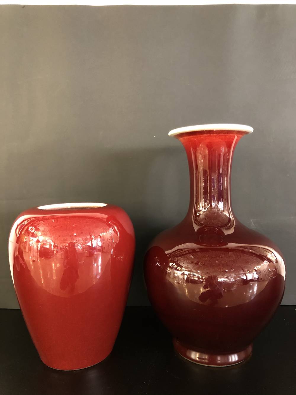 вазы каменные красные