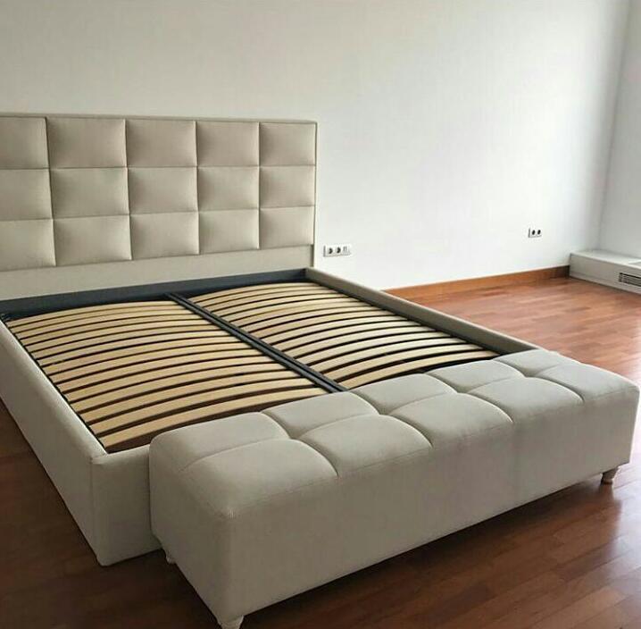 Кровать  с пуфиком